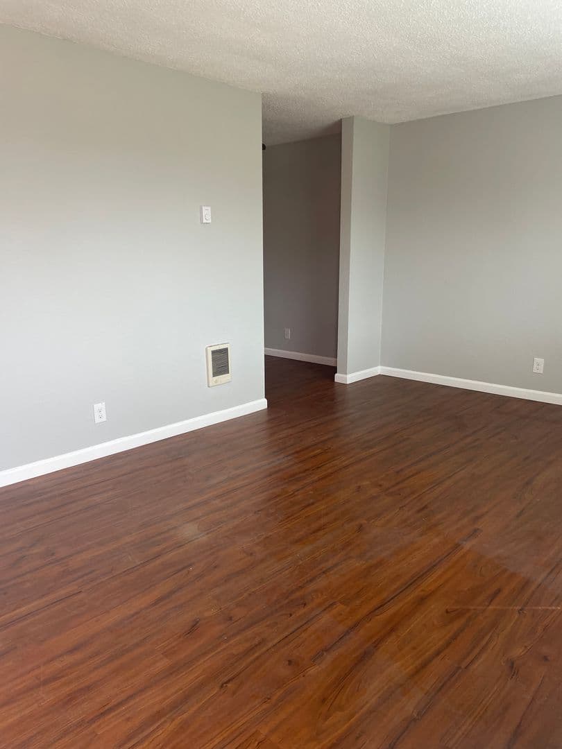 Albany Apartment: 1830 SE Thurston St