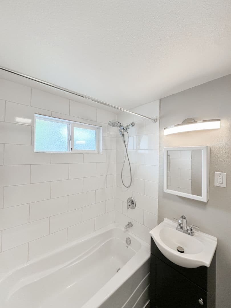 Salem Apartment: 2436-2474 Lee ST SE