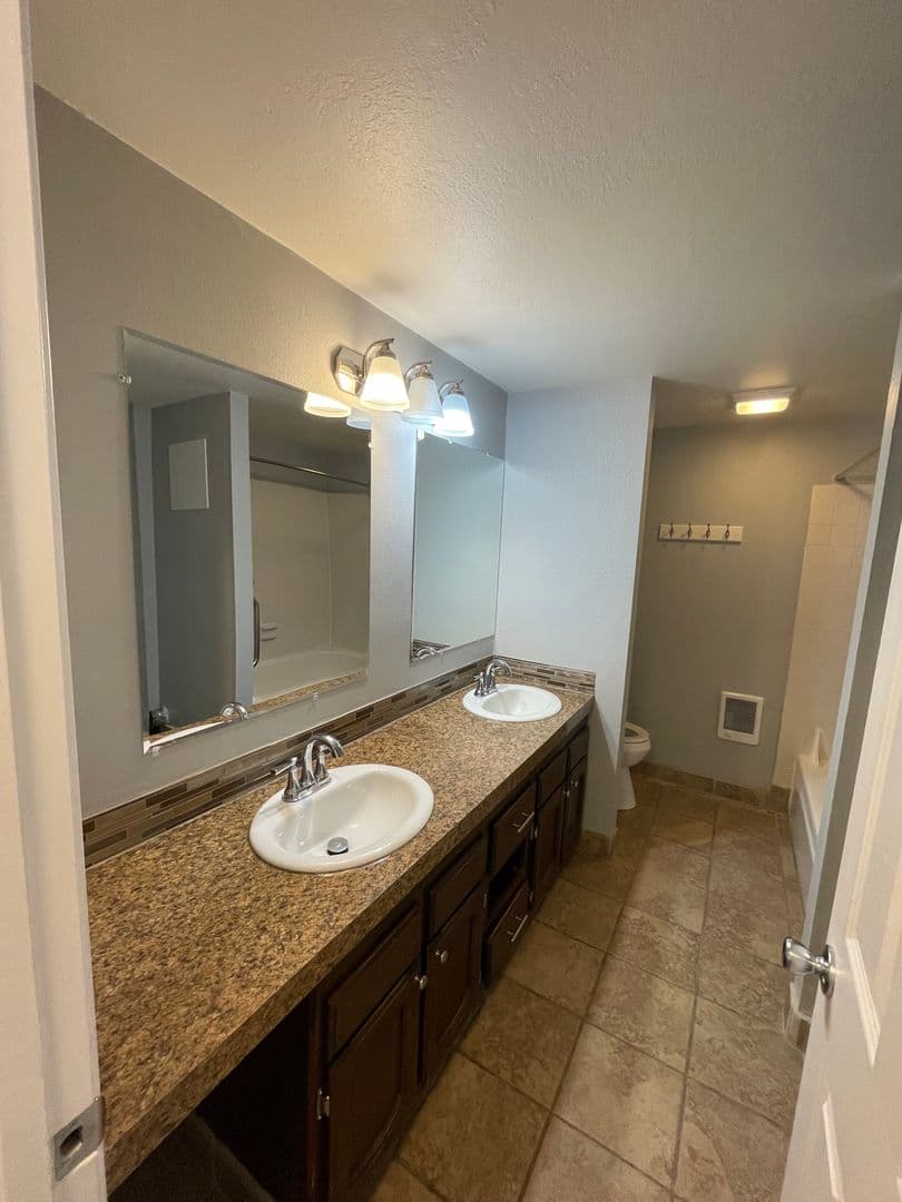 Eugene Apartment: 3659 West 18Th Ave, #6, Office