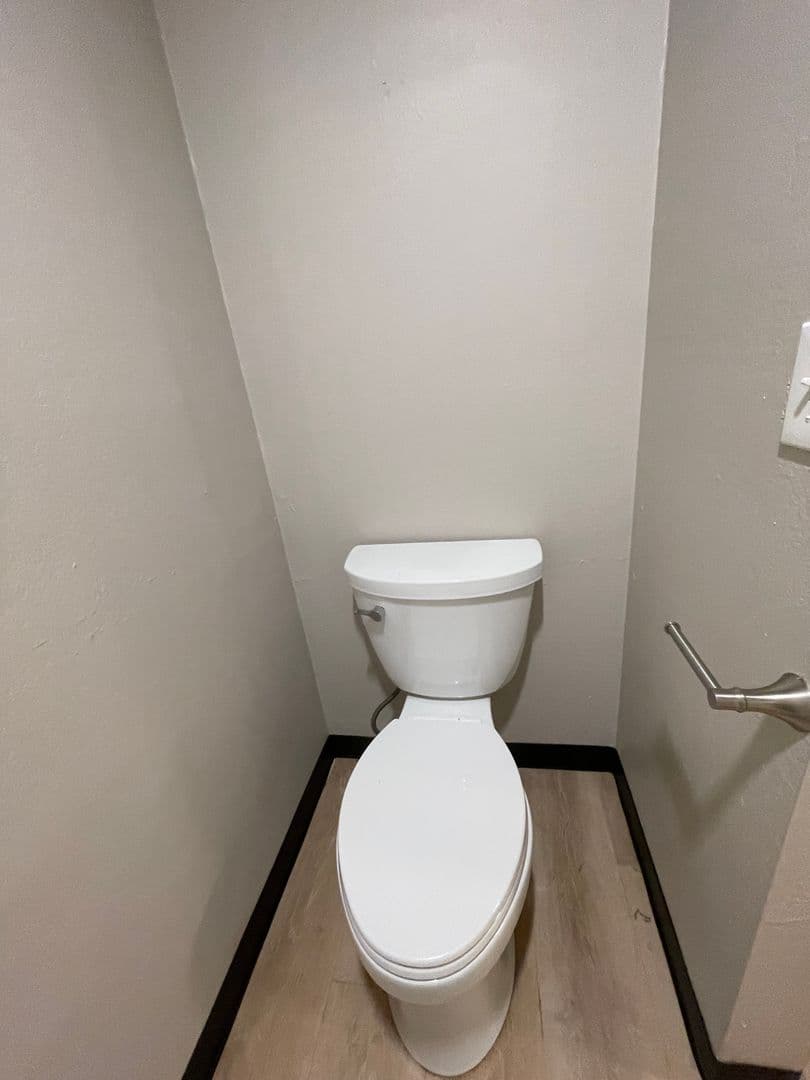 Eugene Apartment: 3659 West 18Th Ave, #6, Office