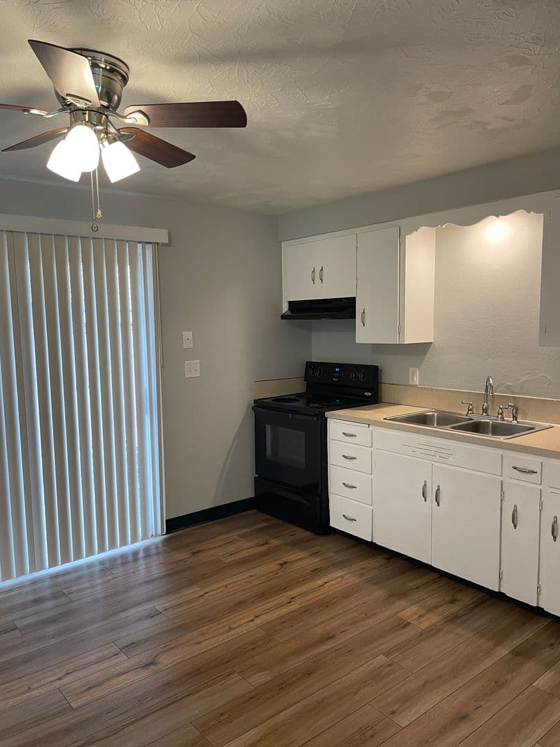 Salem Apartment: 8th Street NW