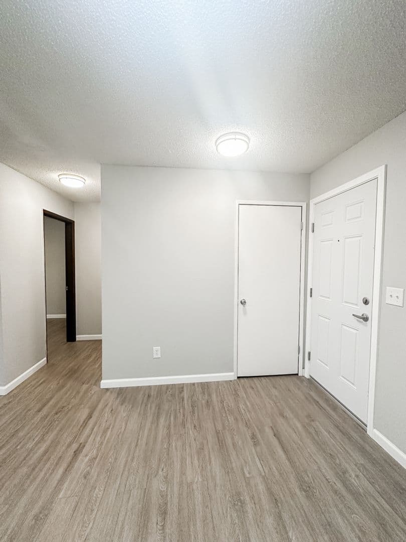 Salem Apartment: 1102-1180 Pine St NE