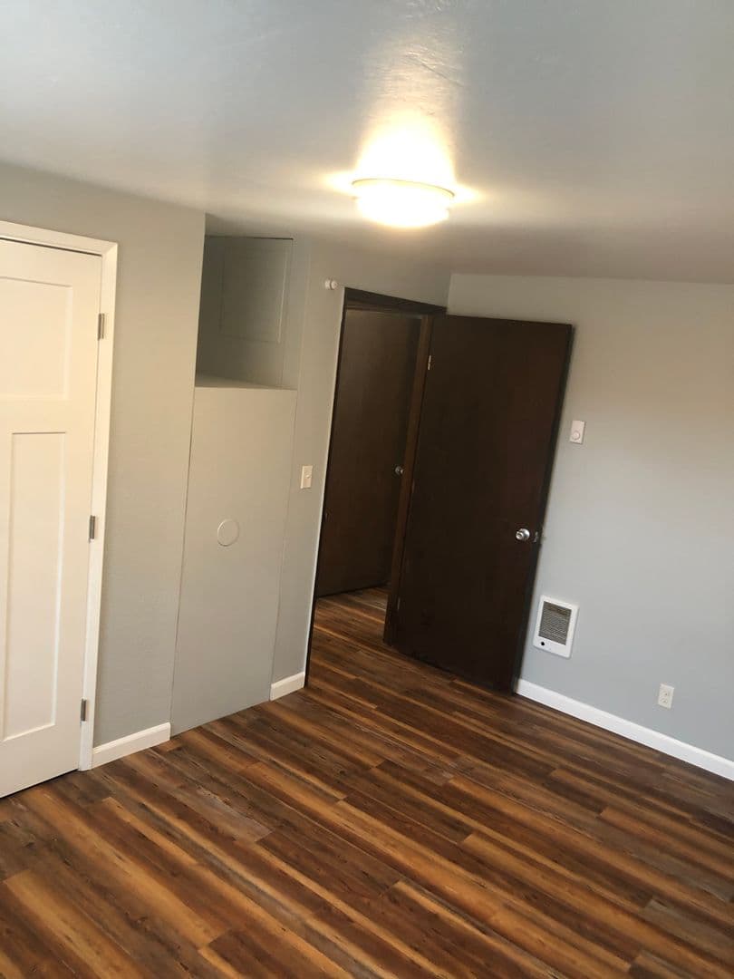 Eugene Apartment: 3659 West 18Th Ave, #6, Office