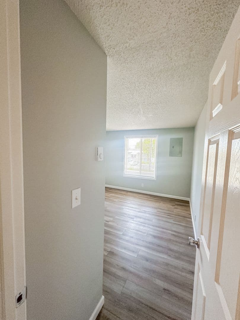 Salem Apartment: 4072 - 4098 Market St NE