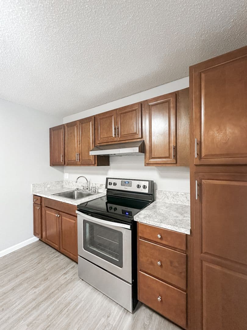 Salem Apartment: 1102-1180 Pine St NE