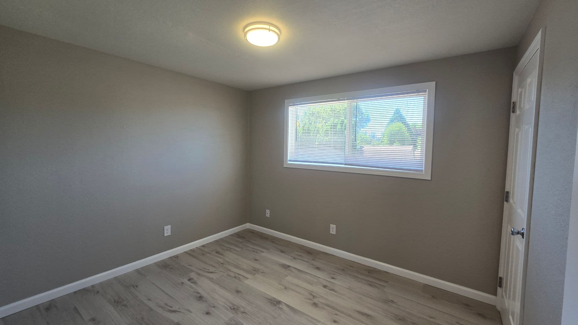 Keizer Apartment: 180 Garland Way N