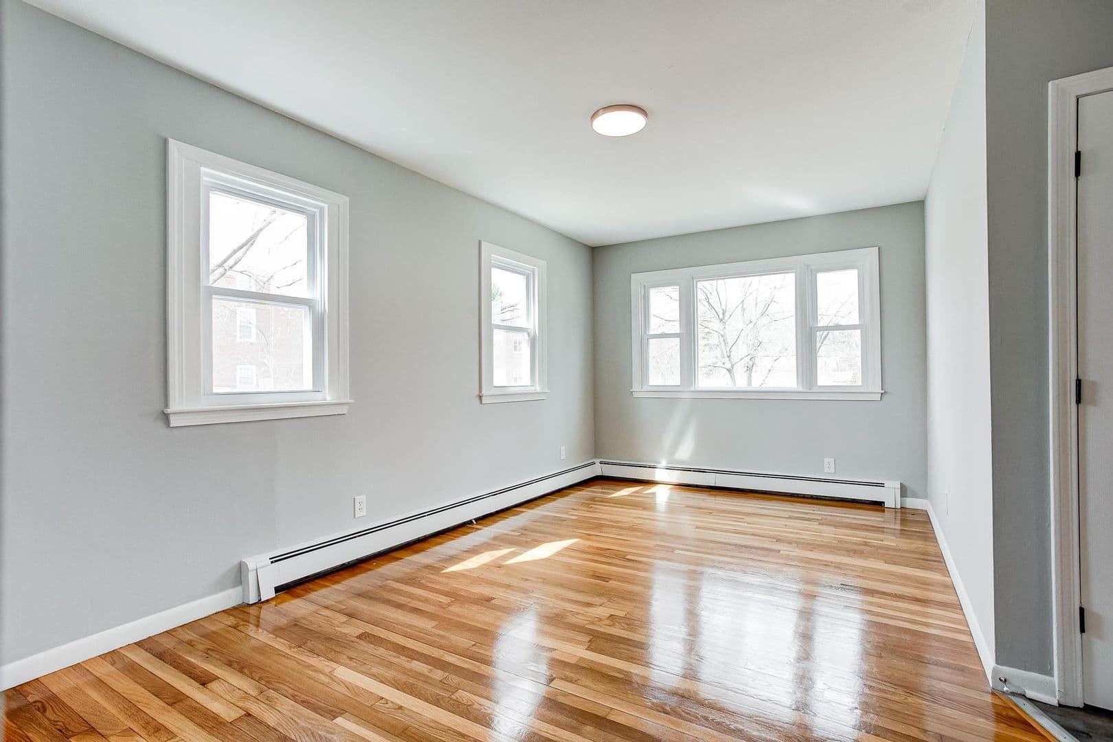 Tewksbury Apartment: 20 East St