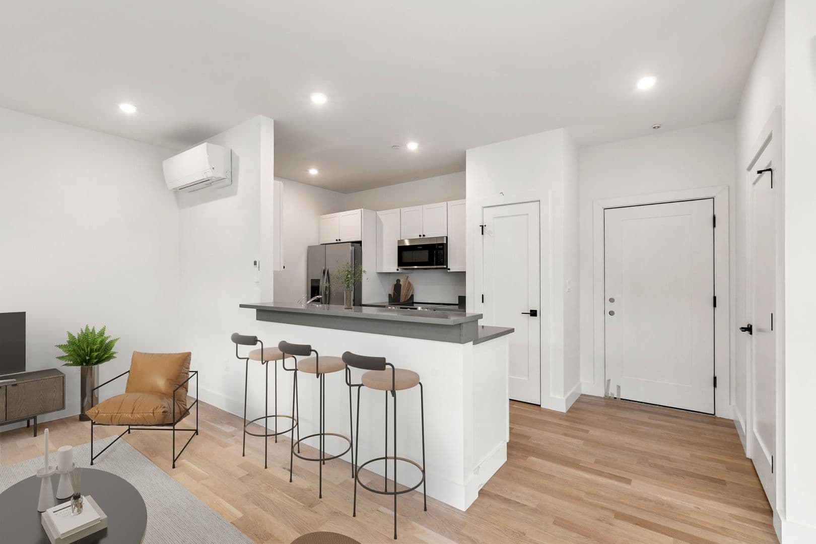 Wakefield Apartment: 581 Salem st