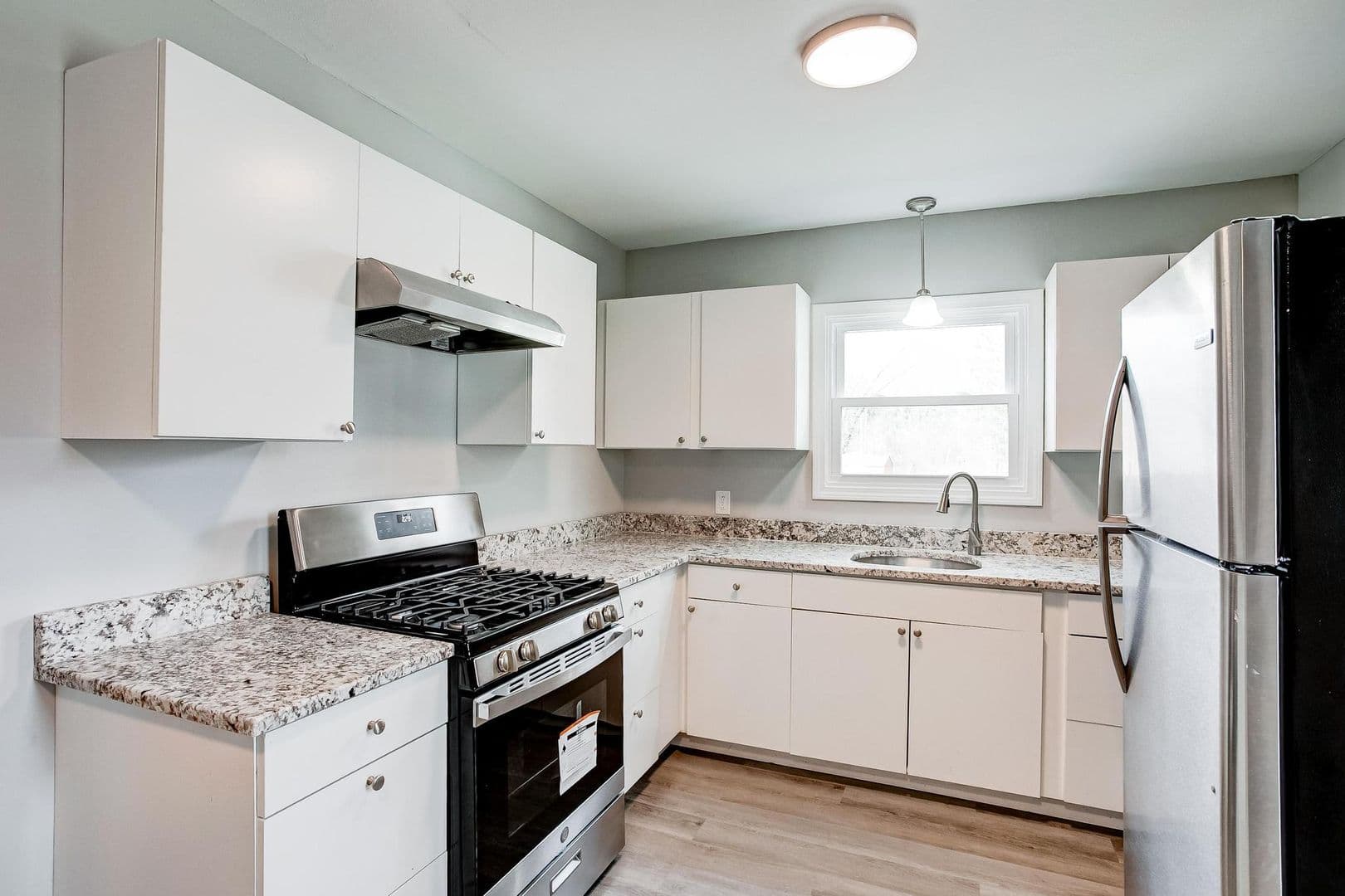 Tewksbury Apartment: 20 East St