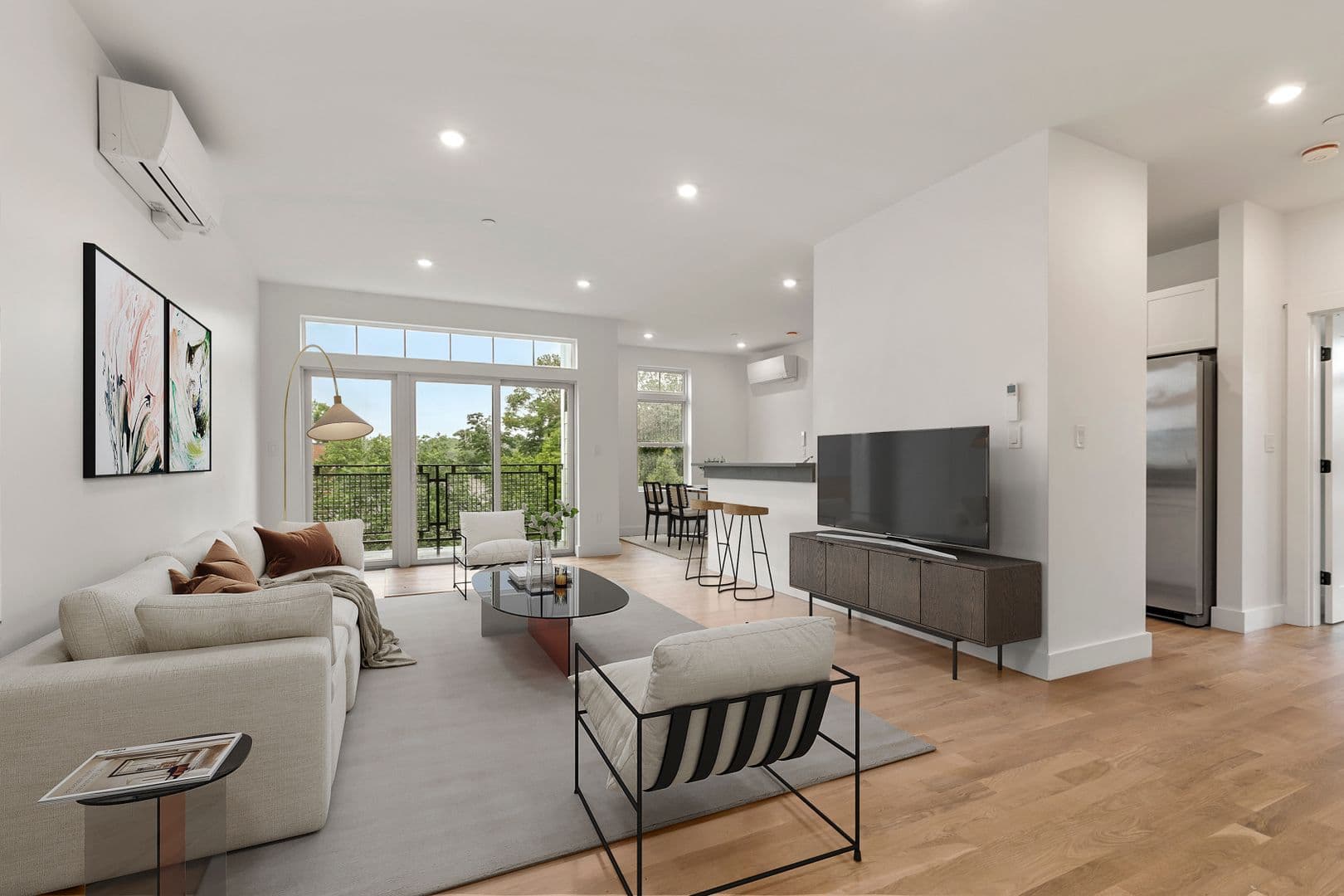 Wakefield Apartment: 581 Salem st