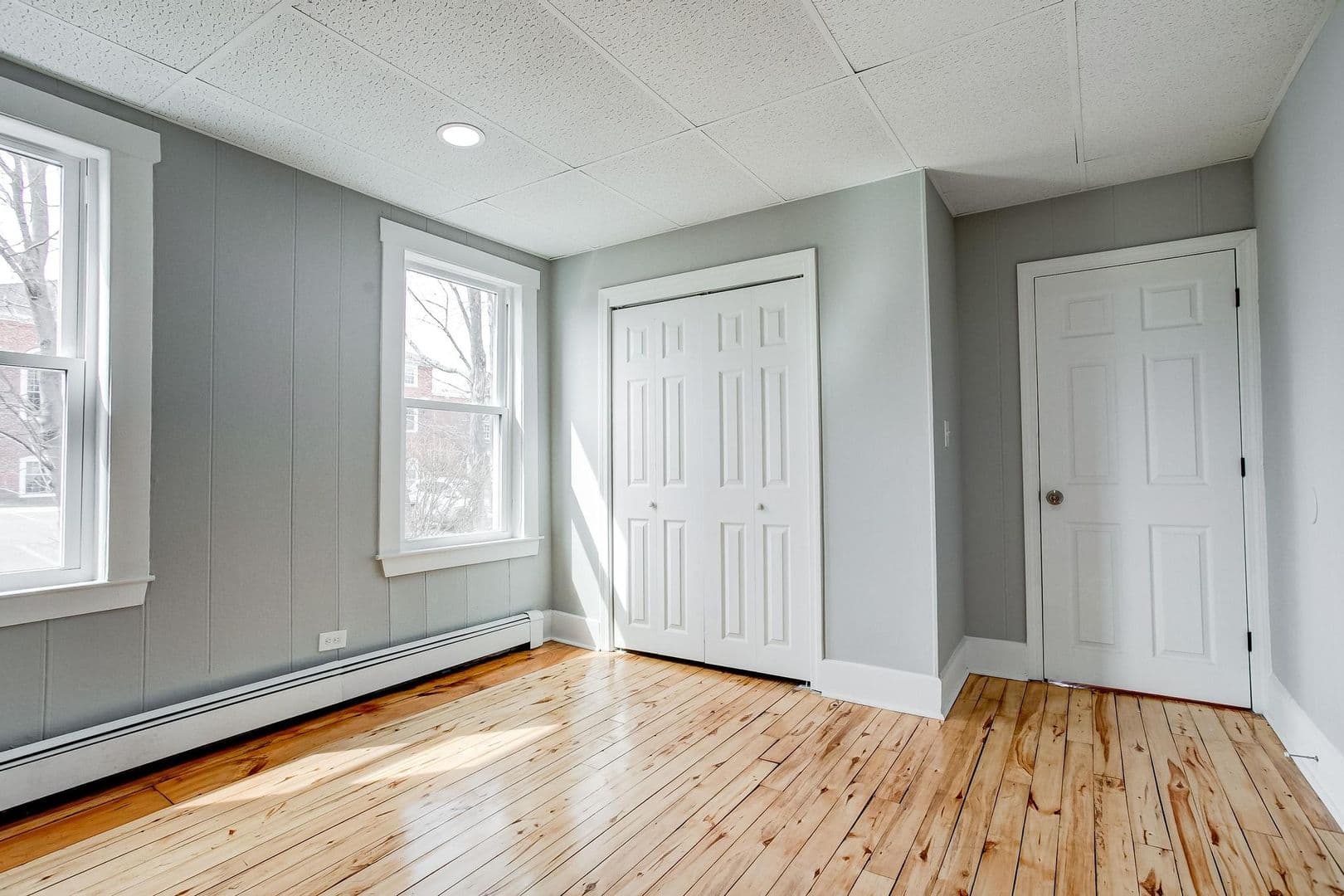 Tewksbury Apartment: 20 East St