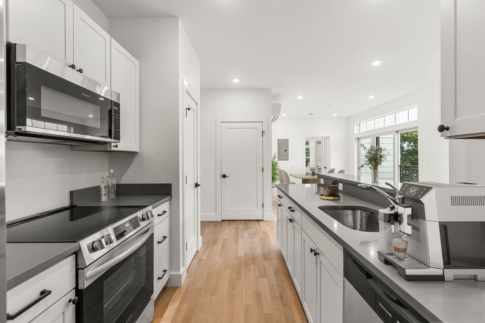 Wakefield Apartment: 581 Salem st