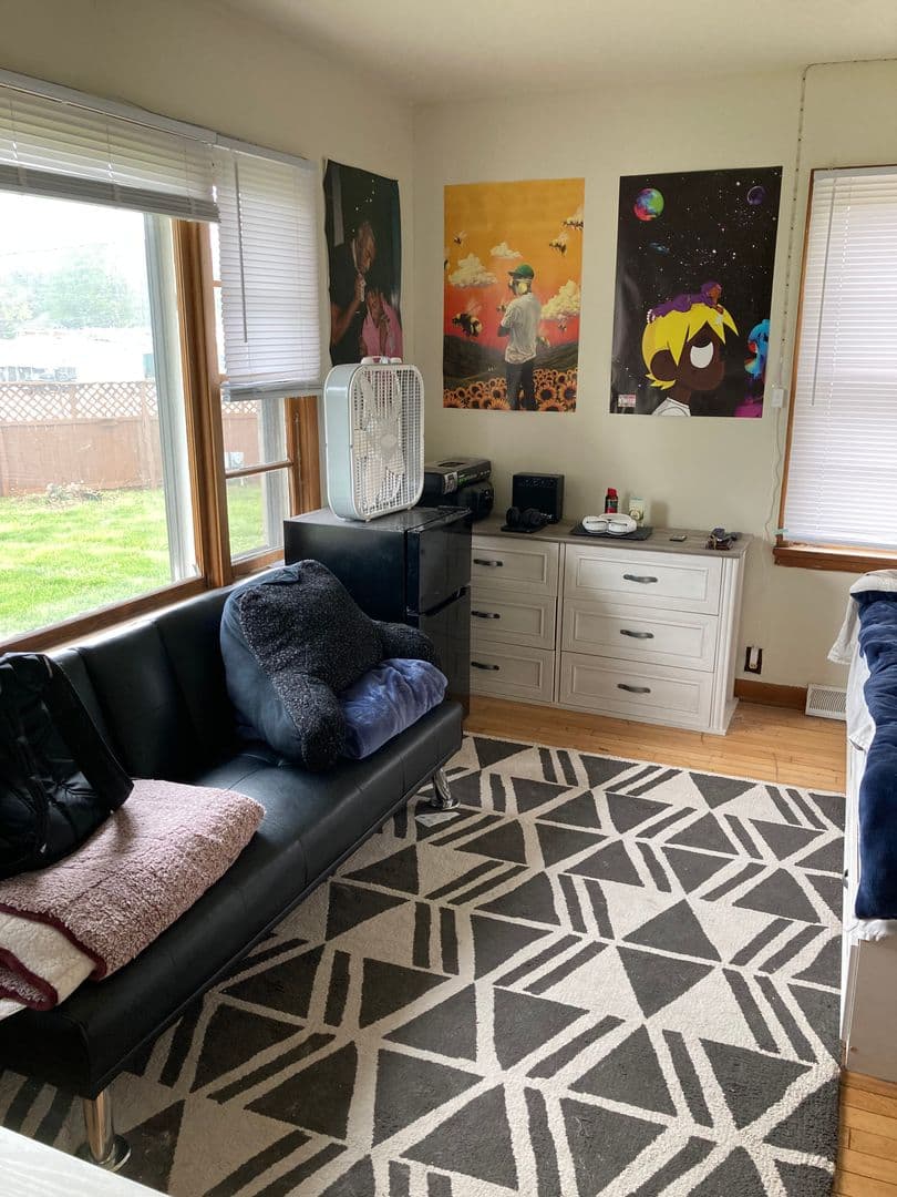 Bloomington Apartment: 716 West 17th Street - 716 West 17th Street