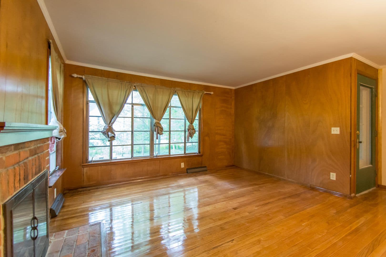 Bloomington Apartment: 526 South Woodlawn Avenue