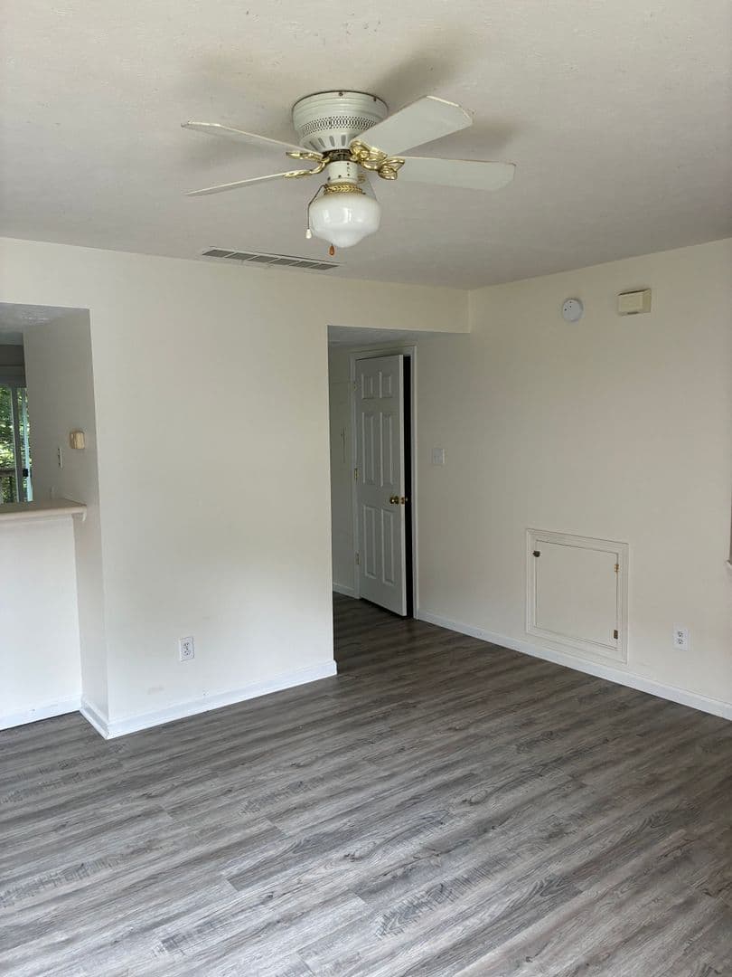 Bloomington House: 3465 South Oaklawn Court