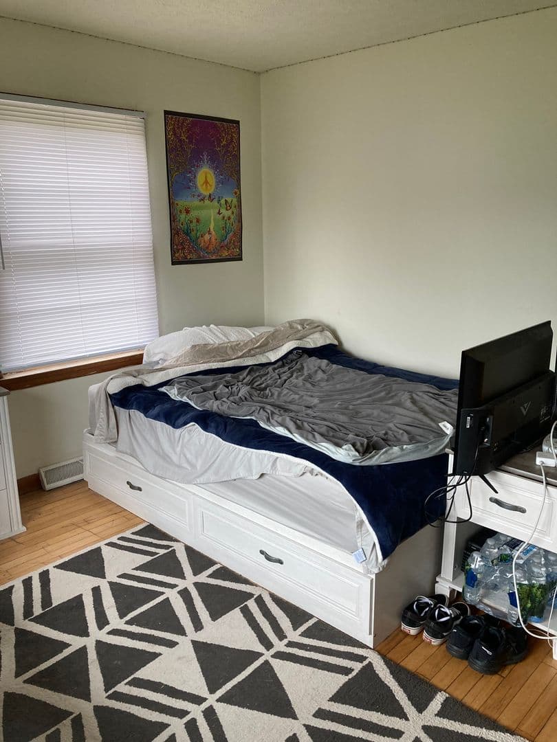 Bloomington Apartment: 716 West 17th Street - 716 West 17th Street