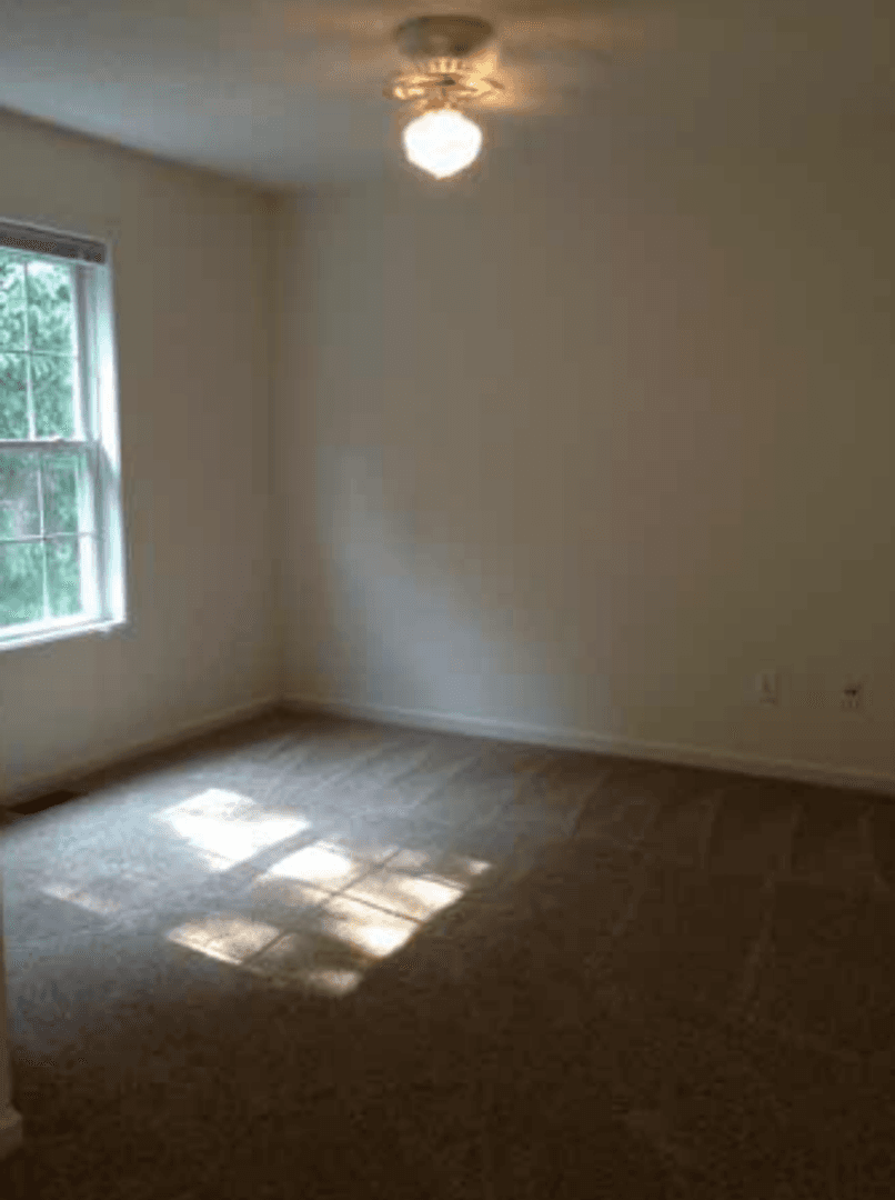 Bloomington House: 3351 South Oaklawn Circle