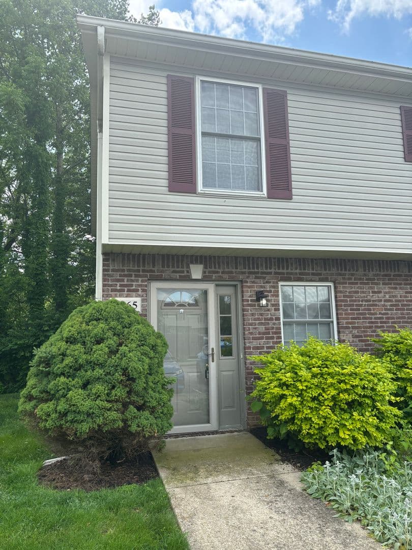 Bloomington House: 3465 South Oaklawn Court