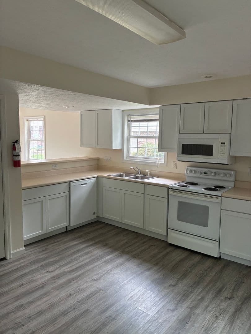 Bloomington House: 3465 South Oaklawn Court