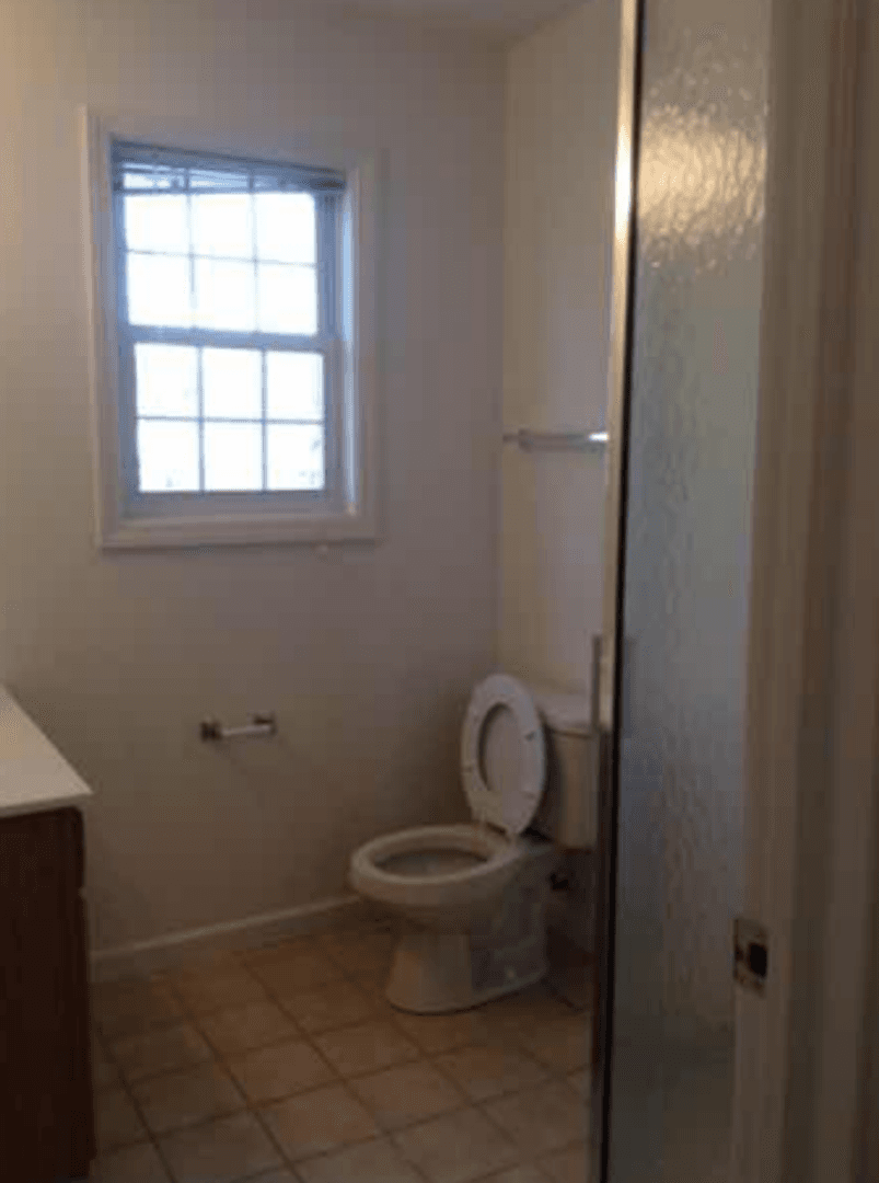 Bloomington House: 3351 South Oaklawn Circle