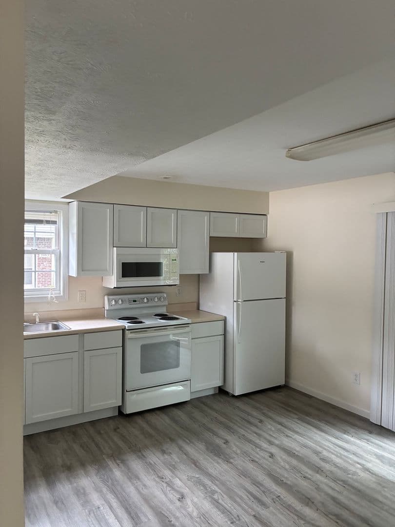 Bloomington House: 3465 South Oaklawn Court