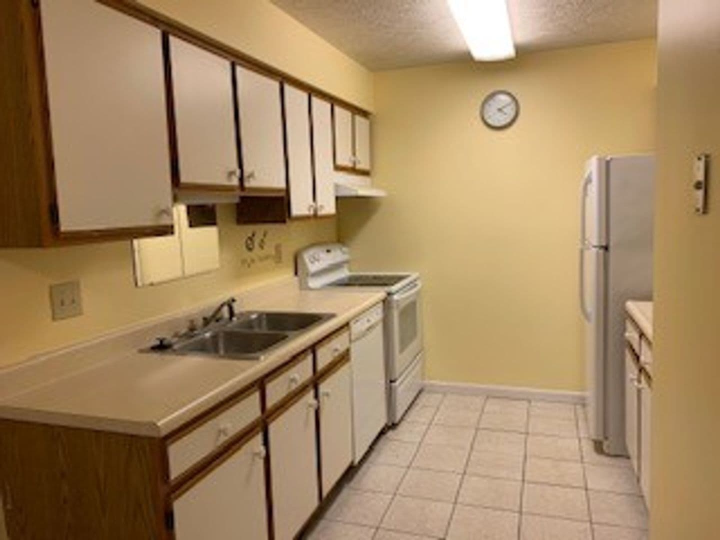 Bloomington House: 3200 East John Hinkle Place, Apartment I