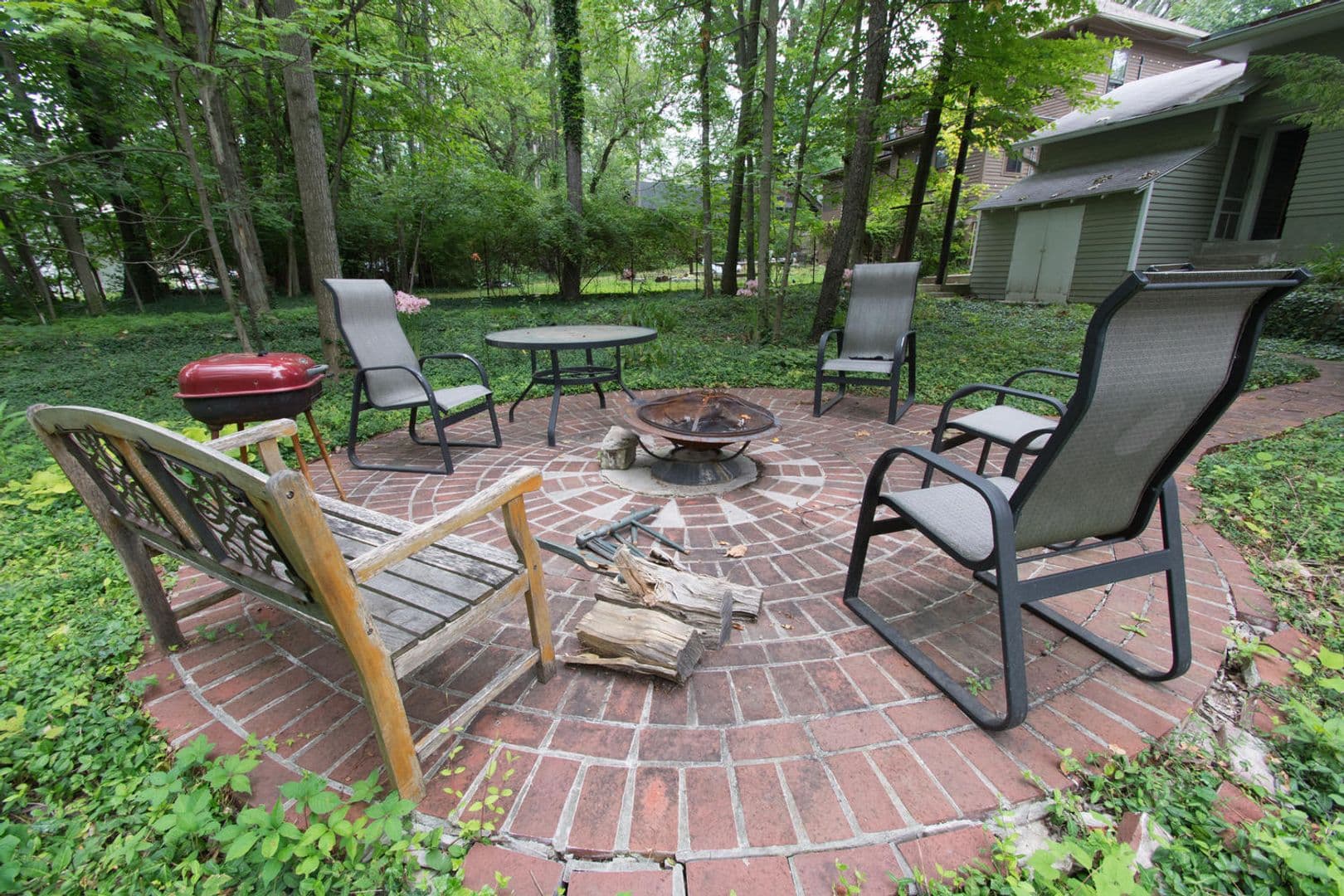 Bloomington Apartment: 526 South Woodlawn Avenue
