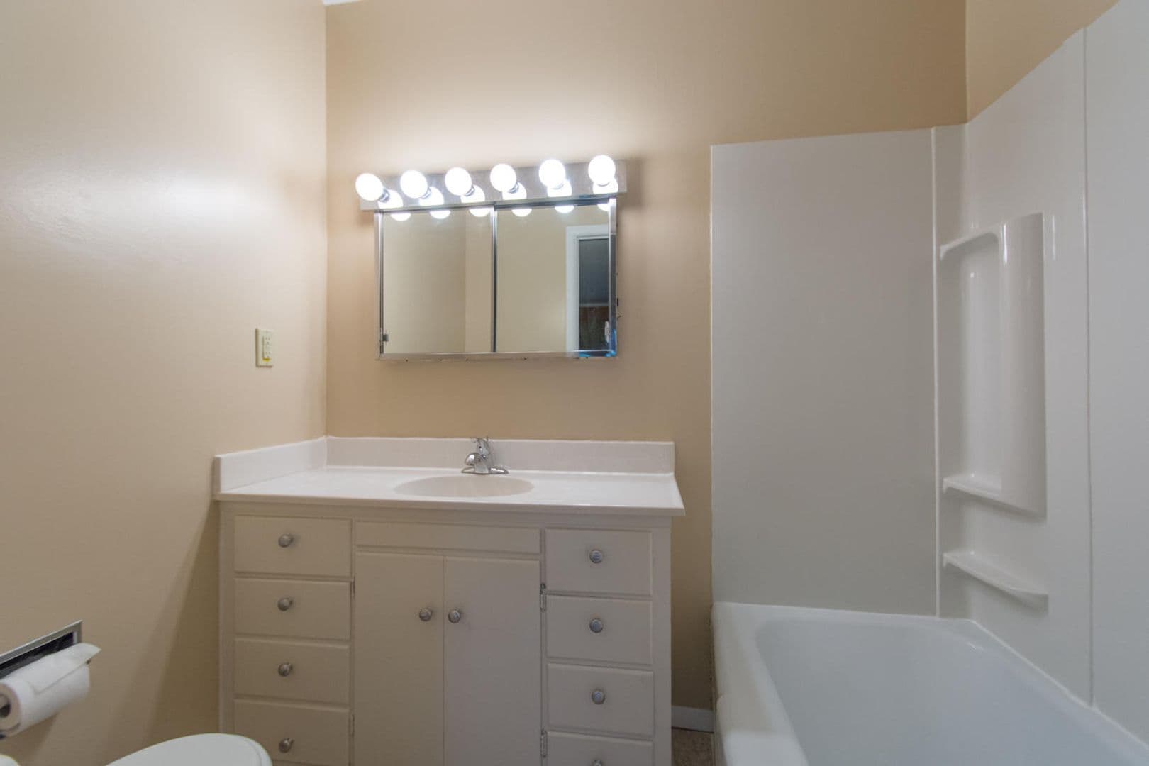 Bloomington Apartment: 526 South Woodlawn Avenue
