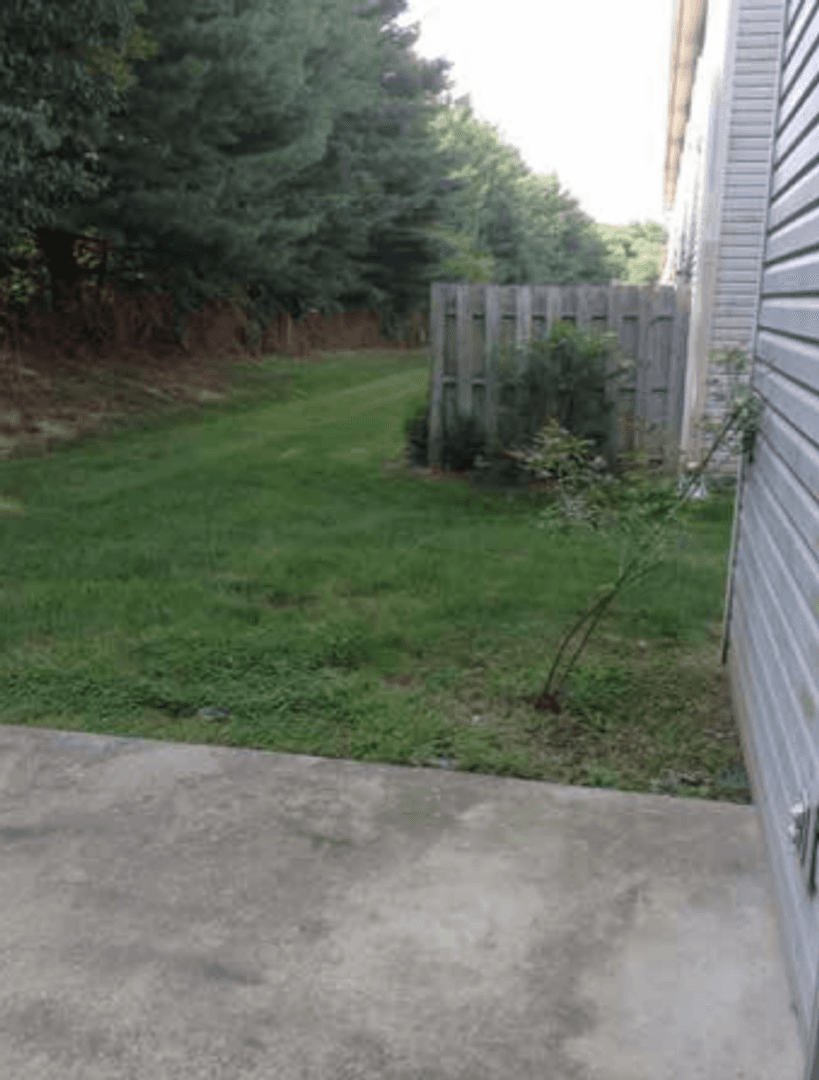Bloomington House: 3351 South Oaklawn Circle