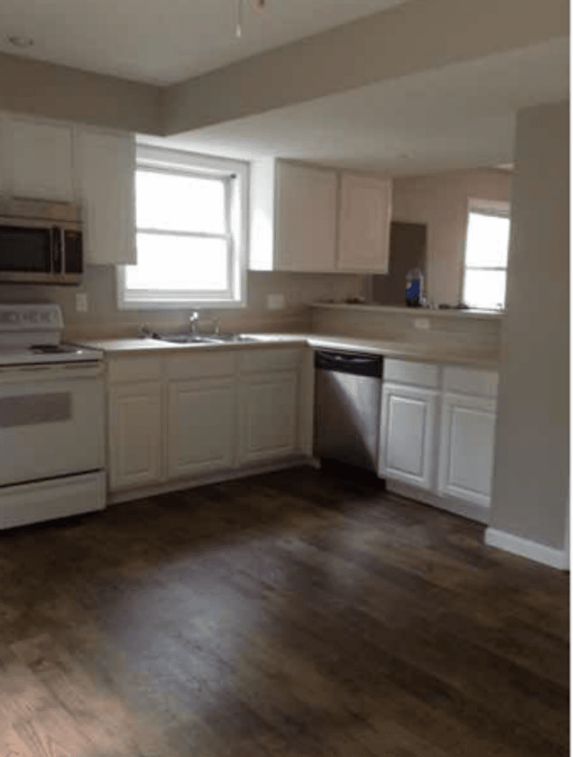 Bloomington House: 3351 South Oaklawn Circle