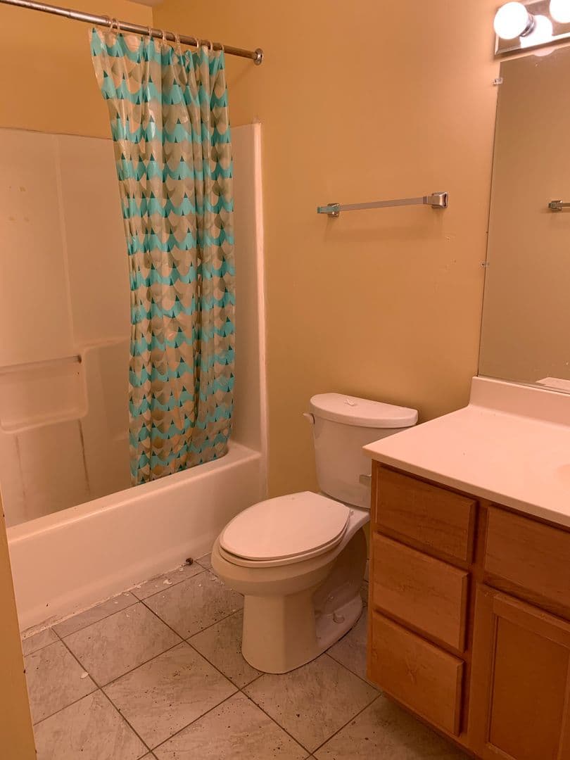 Bloomington House: 3200 East John Hinkle Place, Apartment I