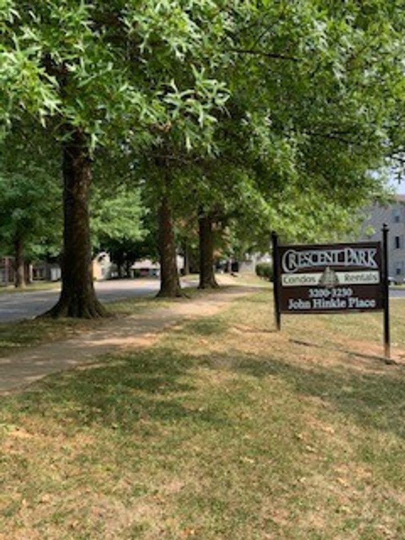 Bloomington House: 3200 East John Hinkle Place, Apartment I