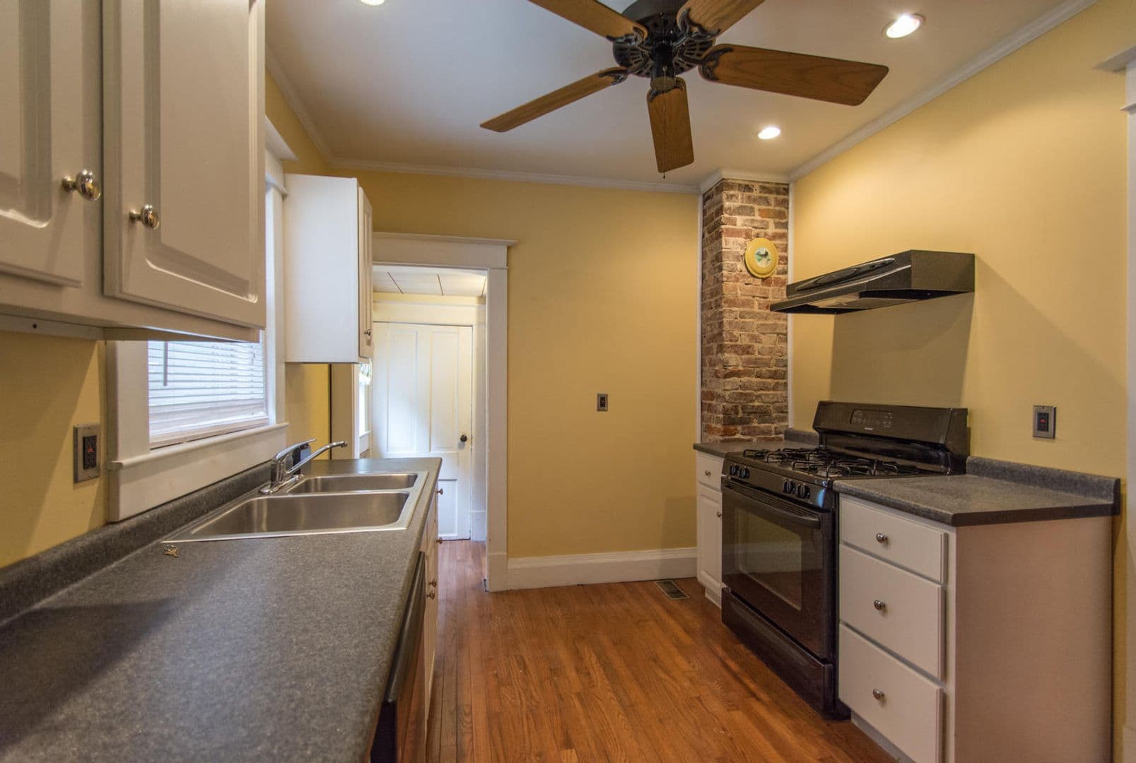Bloomington Apartment: 526 South Woodlawn Avenue
