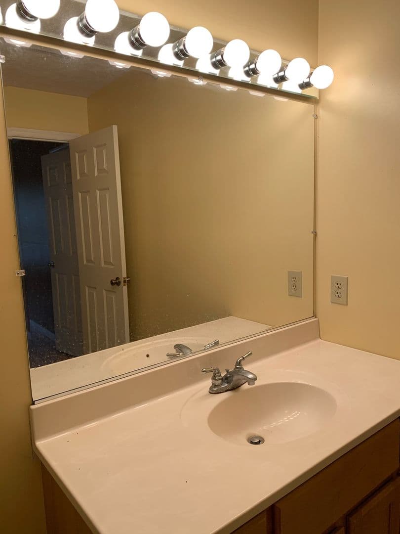 Bloomington House: 3200 East John Hinkle Place, Apartment I