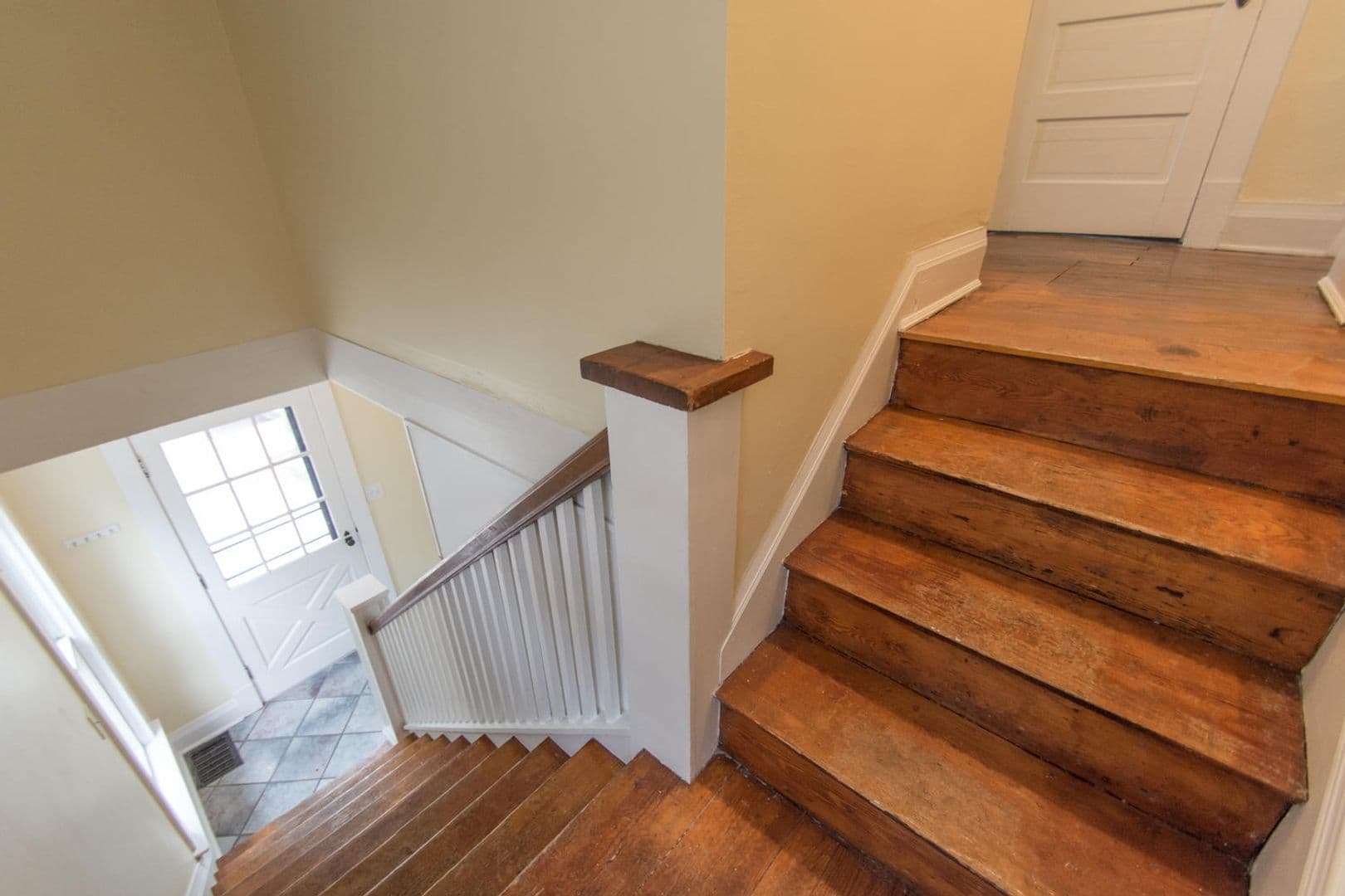 Bloomington Apartment: 526 South Woodlawn Avenue