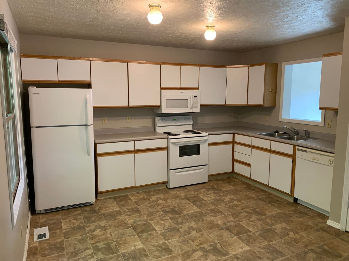 Bloomington Apartment: 1383 West Allen Street