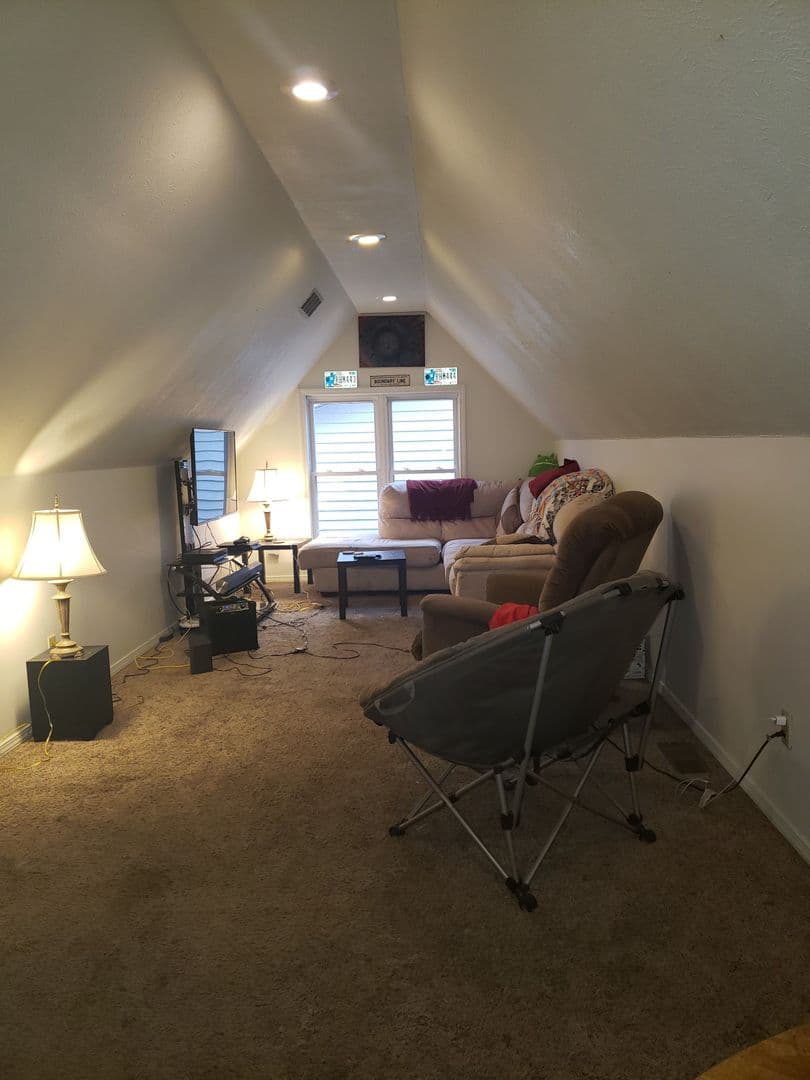 Bloomington House: 307 1/2 East 16th Street