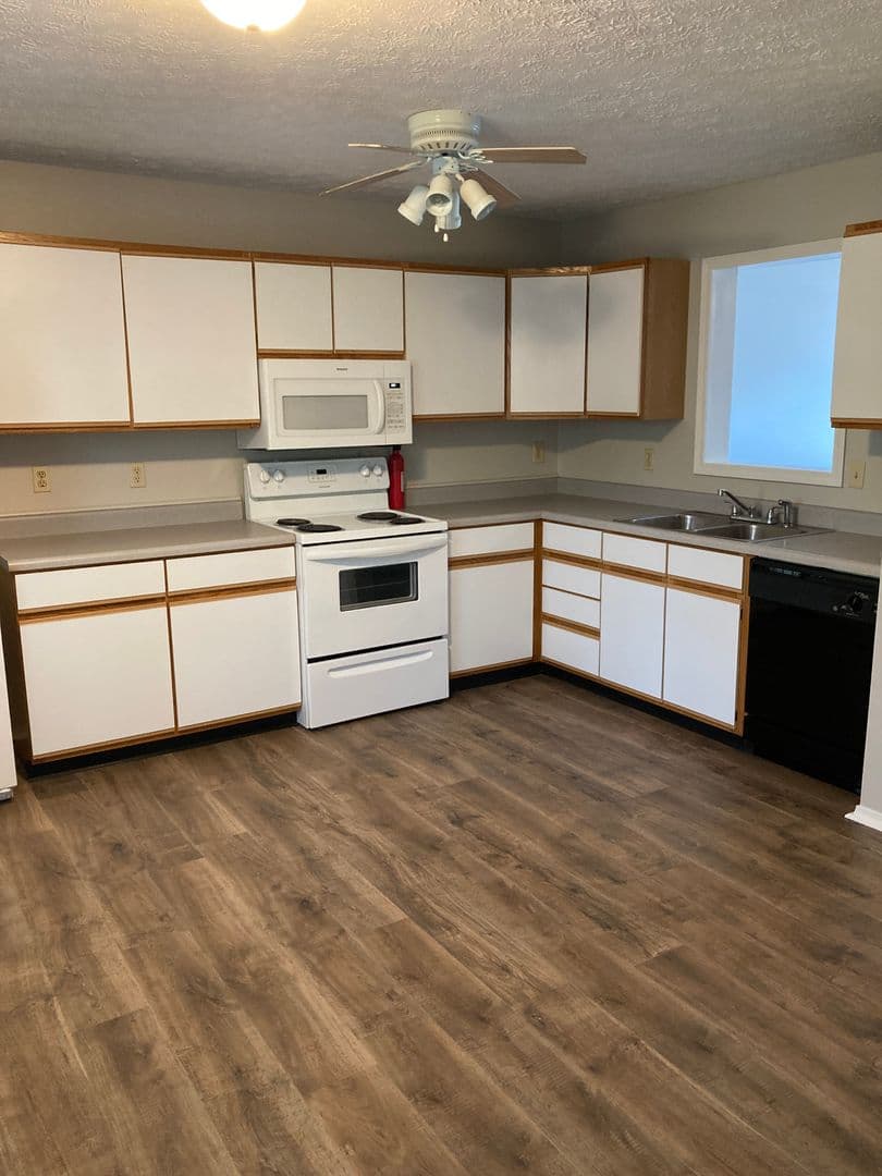 Bloomington Apartment: 1385 West Allen Street - A3