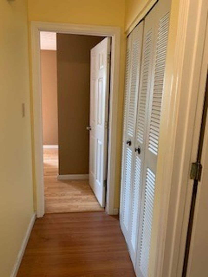 Bloomington House: 3200 East John Hinkle Place, Apartment I