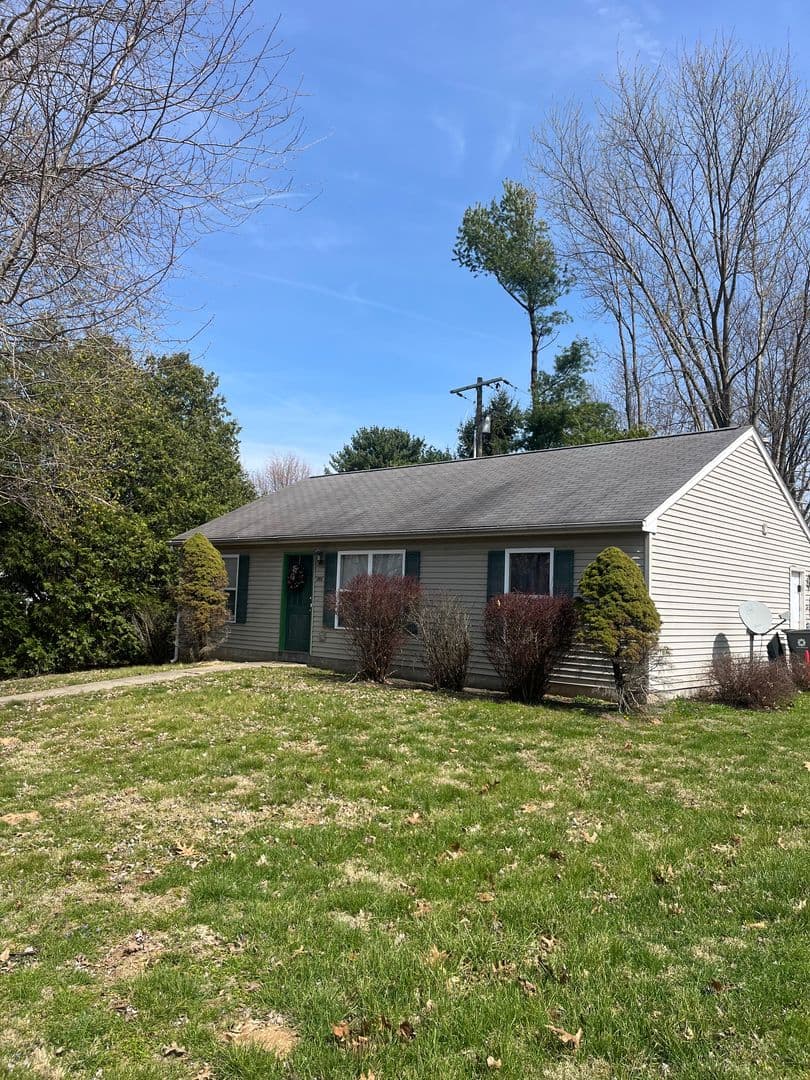 Bloomington House: 1302 North Kinser Pike