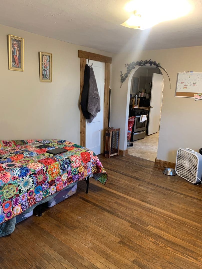 Bloomington House: 1306 1/2 West 6th Street