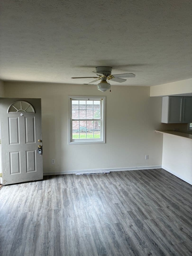 Bloomington House: 3465 South Oaklawn Court