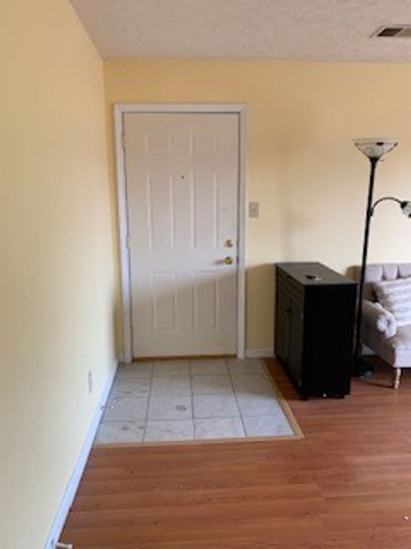 Bloomington House: 3200 East John Hinkle Place, Apartment I