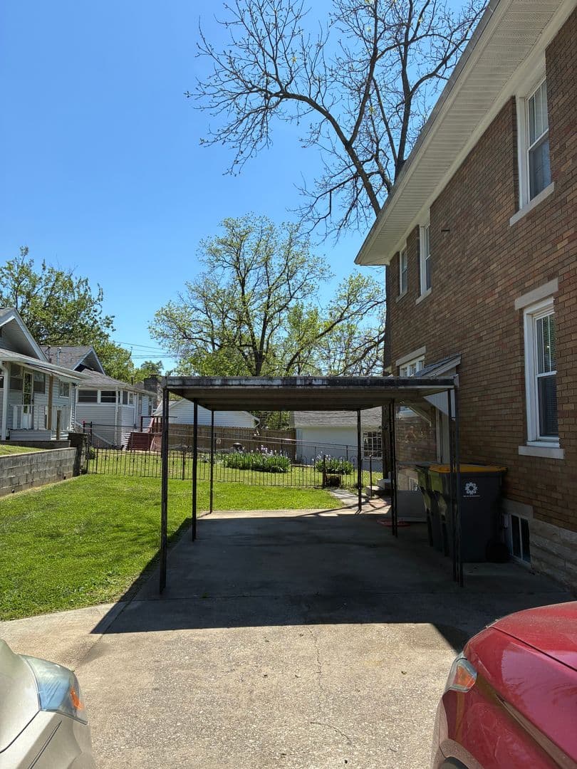 Bloomington House: 114 East 1st Street