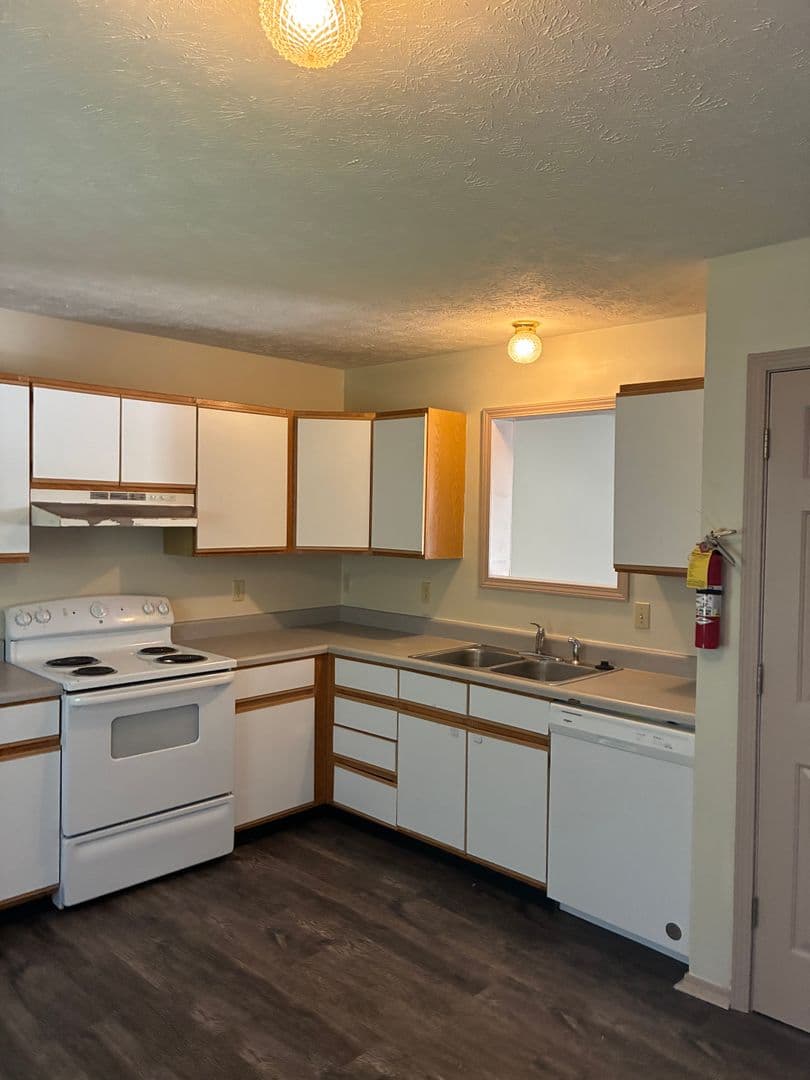 Bloomington Apartment: 1377 West Allen Street