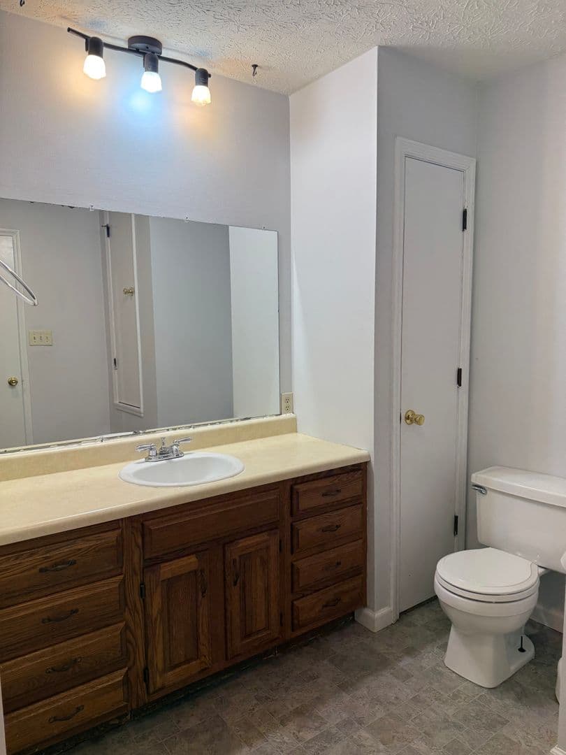 Bloomington House: 3505 West Festive Drive