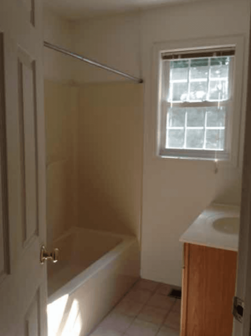 Bloomington House: 3351 South Oaklawn Circle