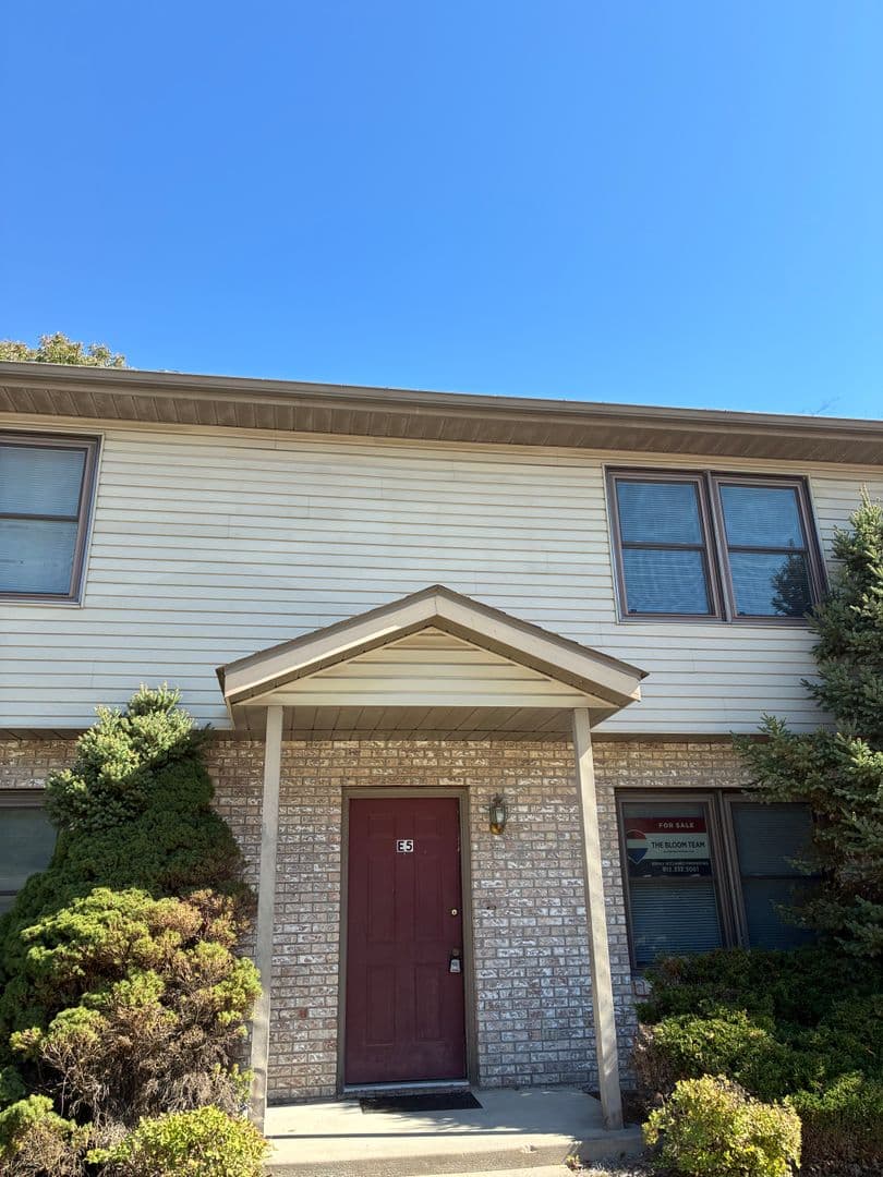 Bloomington Apartment: 1377 West Allen Street