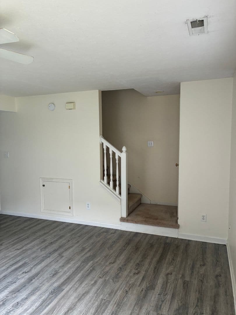 Bloomington House: 3465 South Oaklawn Court