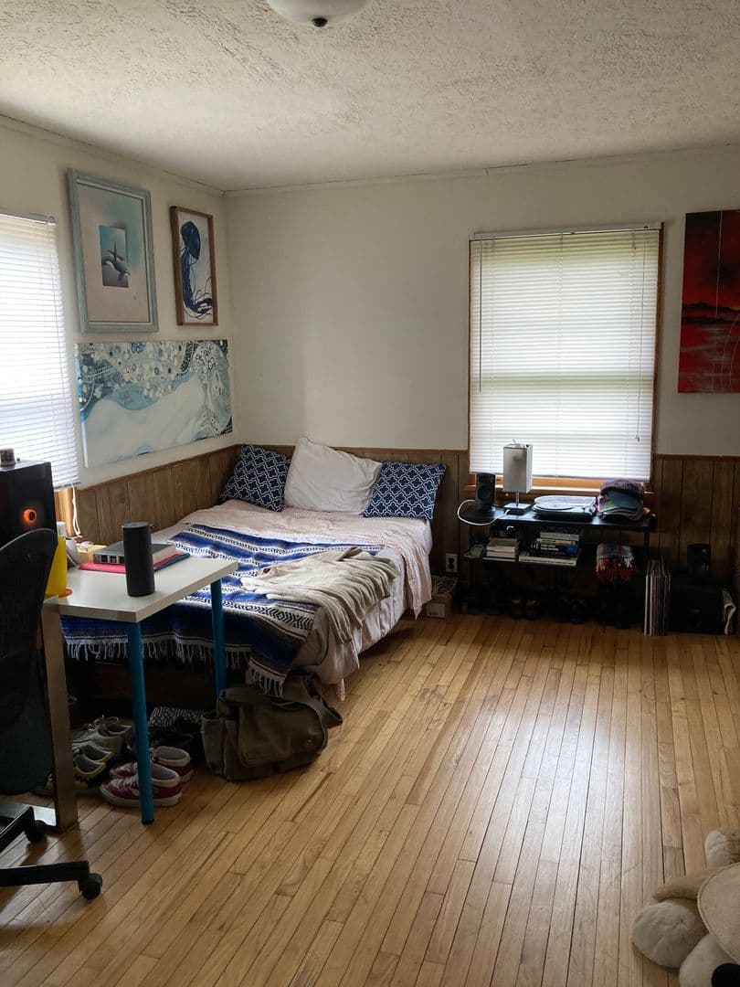 Bloomington Apartment: 716 West 17th Street - 716 West 17th Street